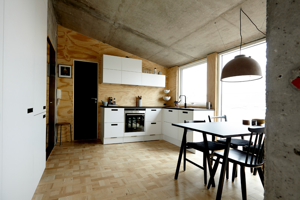Photo of an urban kitchen in Esbjerg.