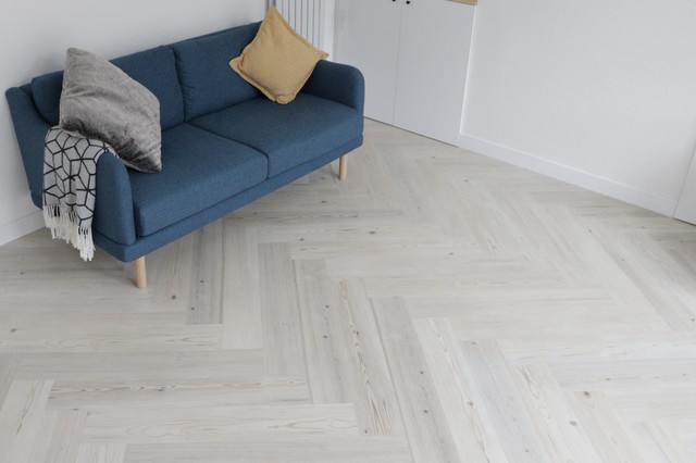 Karndean Knight Tile Natural Scandi Pine Herringbone Kitchen Cambridge Scandinavian Kitchen Cambridgeshire By Art Of Flooring Houzz Uk