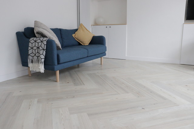 Karndean Knight Tile Natural Scandi Pine Herringbone Kitchen Cambridge Scandinavian Kitchen Cambridgeshire By Art Of Flooring Houzz Au