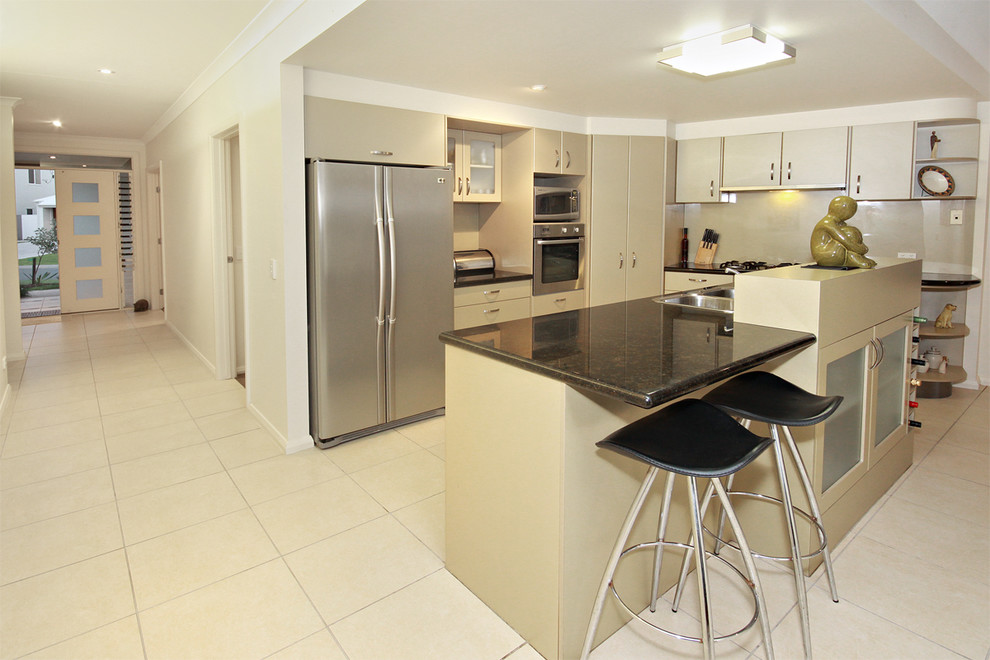 Inspiration for a modern kitchen in Sunshine Coast.