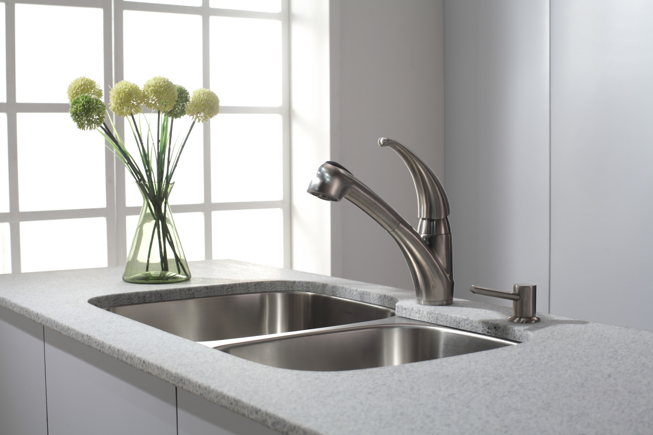 https://st.hzcdn.com/simgs/pictures/kitchens/kbu24-stainless-steel-sink-with-kpf2110-pull-out-faucet-and-sd20-soap-dispenser-kraus-usa-inc-img~32e1c3f3044fe027_14-6109-1-868d718.jpg