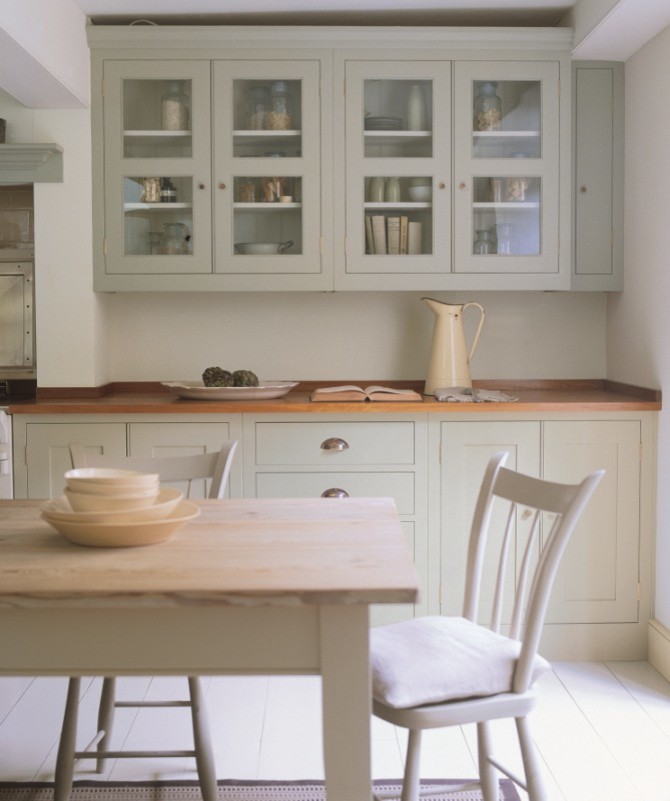 Example of a classic kitchen design in Sussex