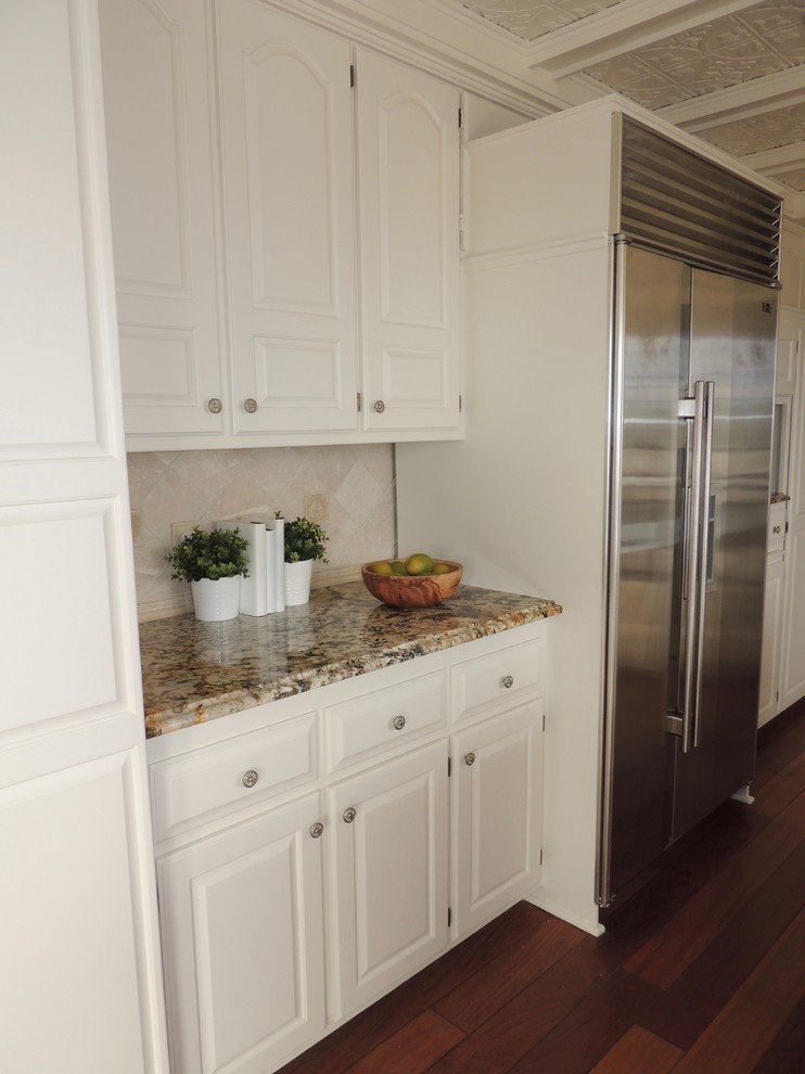 Kenmare Drive, Bloomington Interior repaint & Kitchen