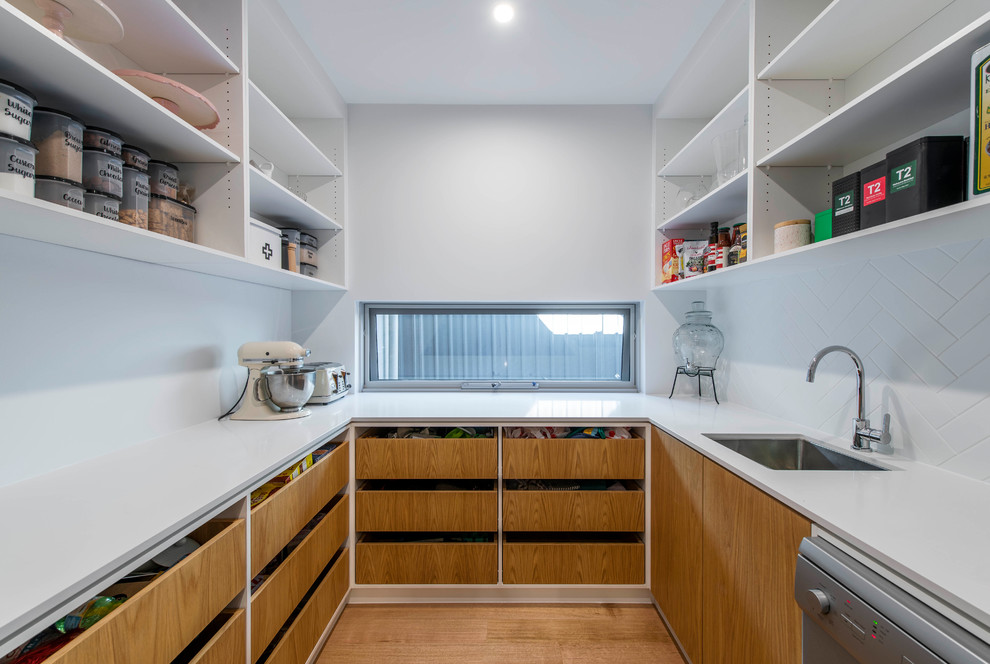 Photo of a modern kitchen in Canberra - Queanbeyan.