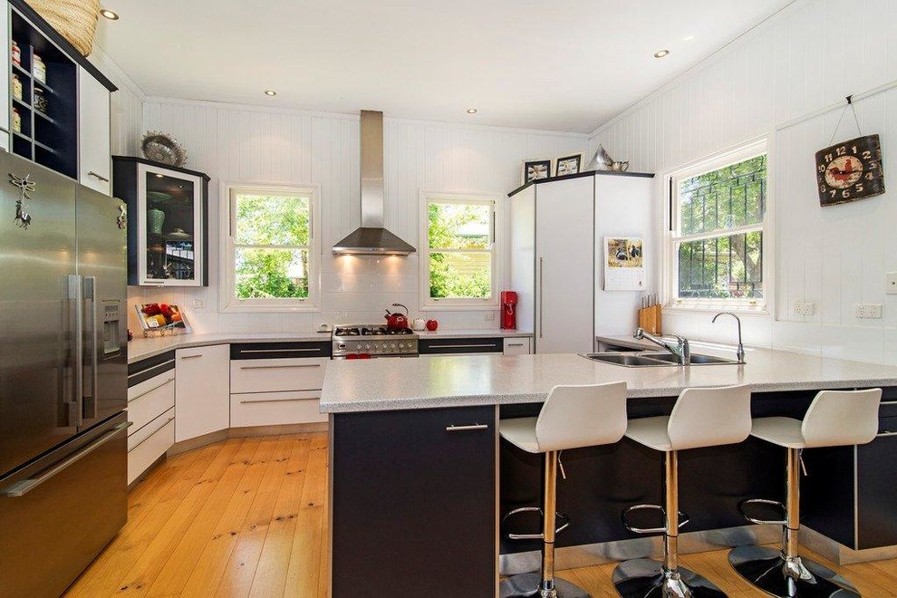 Street Traditional Kitchen Brisbane by Home Staging