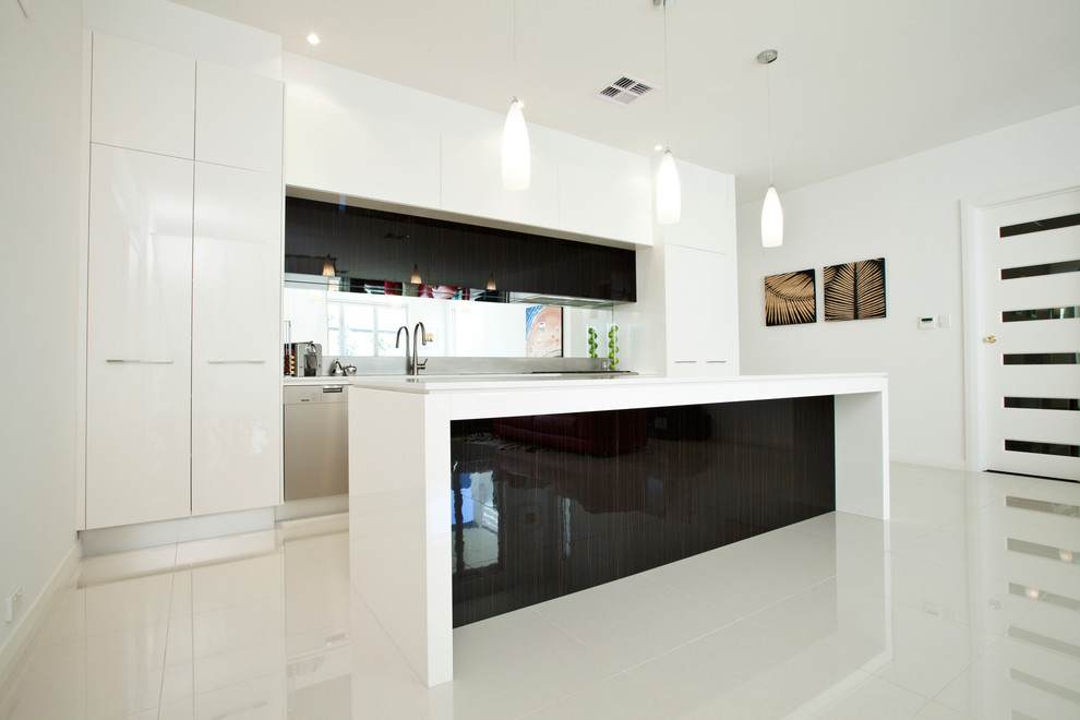 Medium sized contemporary kitchen in Adelaide.