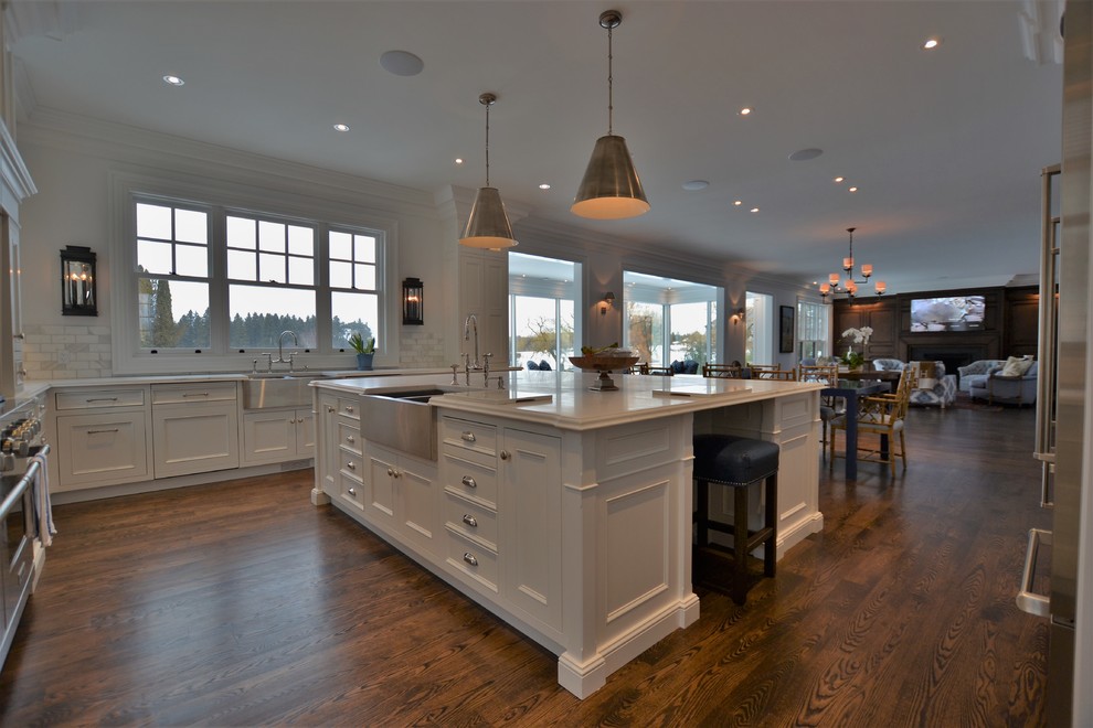 Example of a large classic u-shaped dark wood floor and brown floor eat-in kitchen design in Toronto with a double-bowl sink, shaker cabinets, white cabinets, marble countertops, white backsplash, marble backsplash, stainless steel appliances and an island