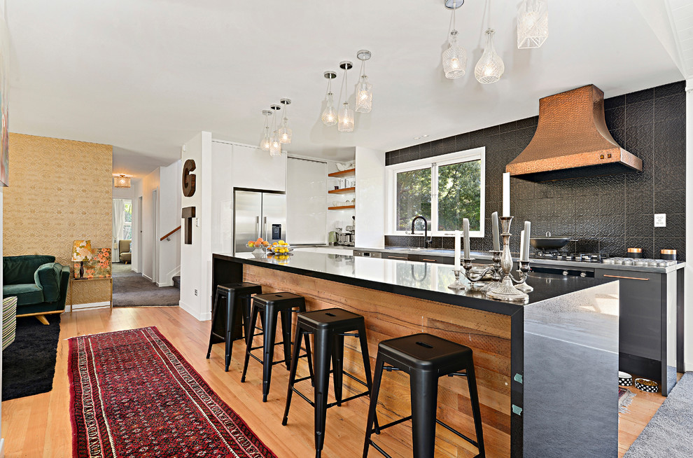 This is an example of an eclectic kitchen in Auckland.