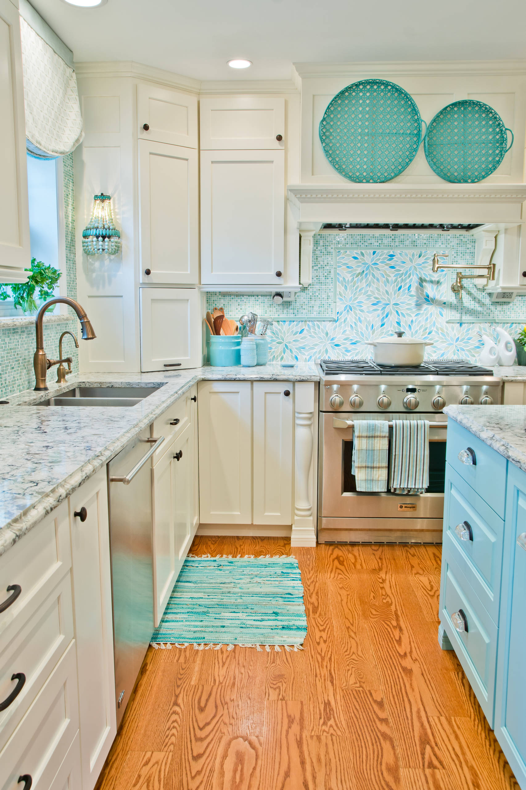 White Kitchen Teal Backsplash Things In The Kitchen