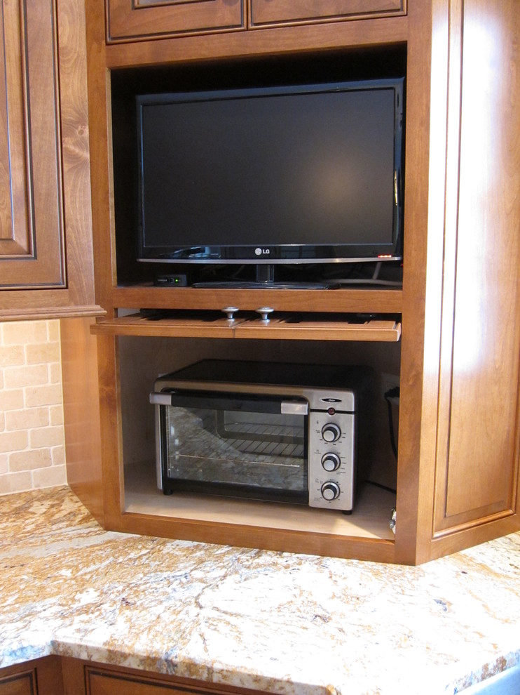 Example of a classic kitchen design in Chicago