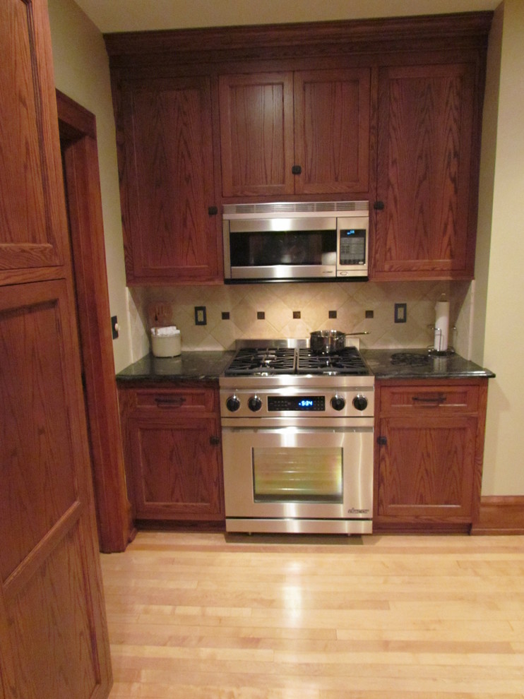Photo of a traditional kitchen in Milwaukee.
