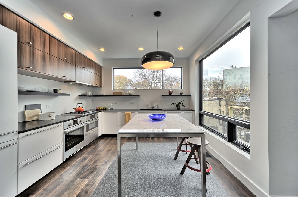 Photo of a contemporary kitchen in Chicago.