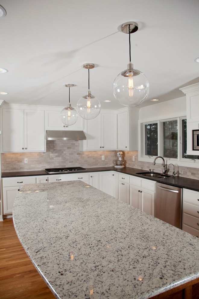 Example of a kitchen design in Minneapolis