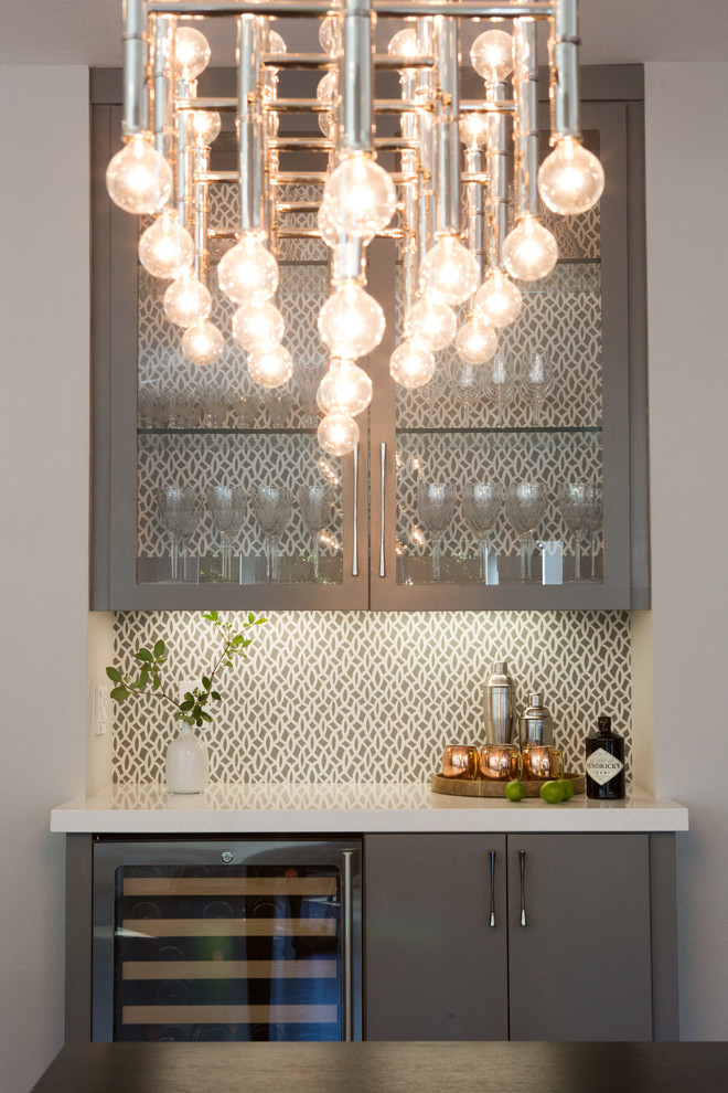 Example of a trendy home bar design in San Francisco
