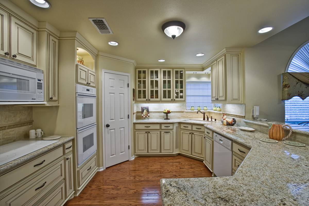 https://st.hzcdn.com/simgs/pictures/kitchens/kitchen-after-remodel-signature-home-services-img~c9c115330b55dc13_14-6327-1-5c583be.jpg