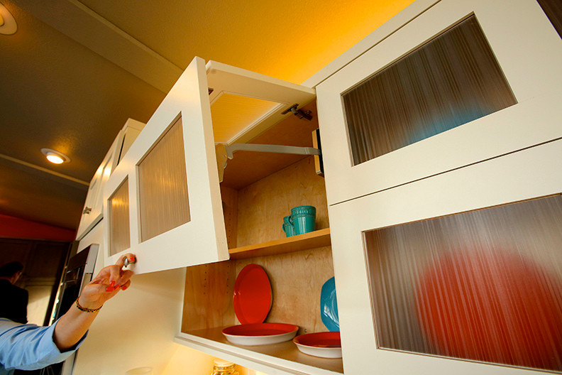 Minimalist kitchen photo in Seattle