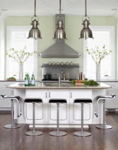 Offene Klassische Küche in L-Form mit Schrankfronten im Shaker-Stil, weißen Schränken, Granit-Arbeitsplatte und Küchengeräten aus Edelstahl in Little Rock