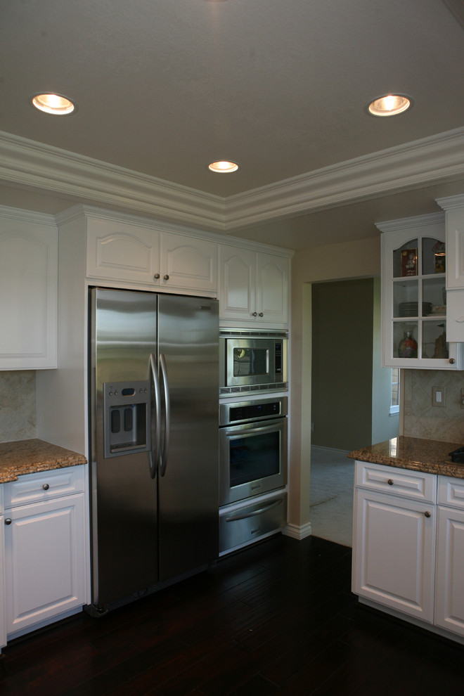 Photo of a classic kitchen in Orange County.