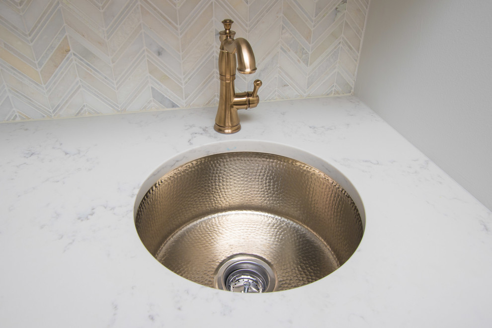 Inspiration for a kitchen remodel in Grand Rapids with a single-bowl sink, quartzite countertops, beige backsplash, ceramic backsplash and colored appliances