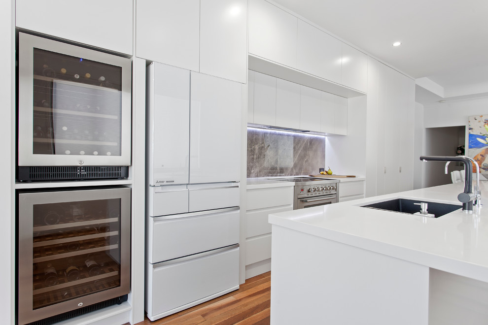 Inspiration for a contemporary kitchen remodel in Brisbane