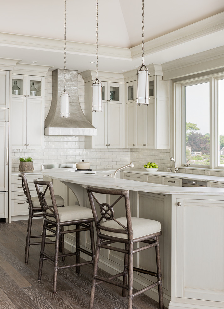 Inspiration for a nautical l-shaped kitchen in Boston with recessed-panel cabinets, white splashback and an island.