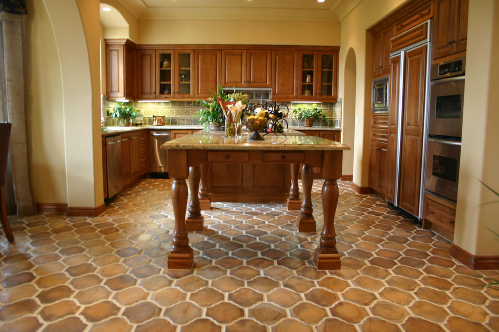 Example of a tuscan kitchen design in Milwaukee
