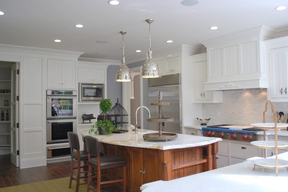Kitchen - traditional kitchen idea in San Francisco