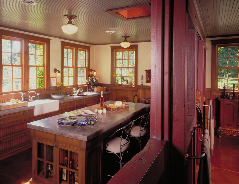 Example of a farmhouse kitchen design in Minneapolis