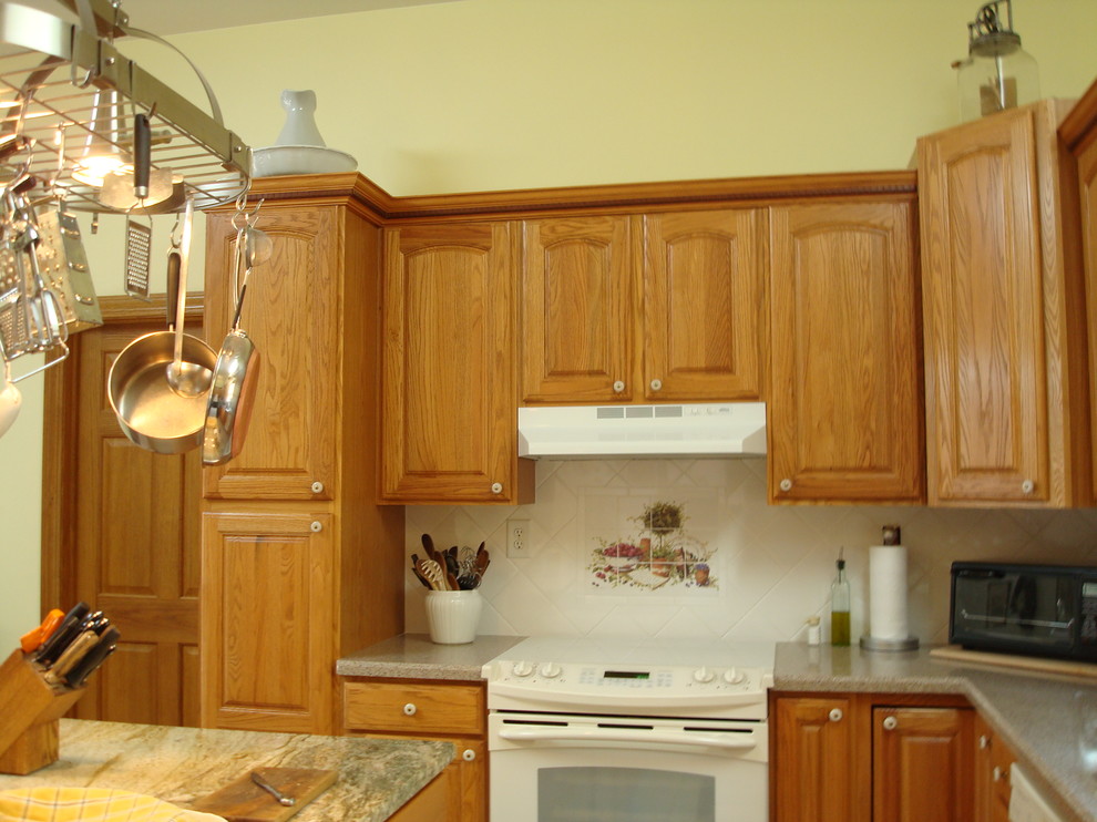 Inspiration for a timeless kitchen remodel in Raleigh with white backsplash