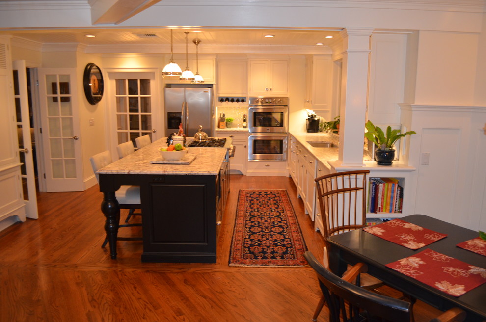 Example of a classic kitchen design in New York