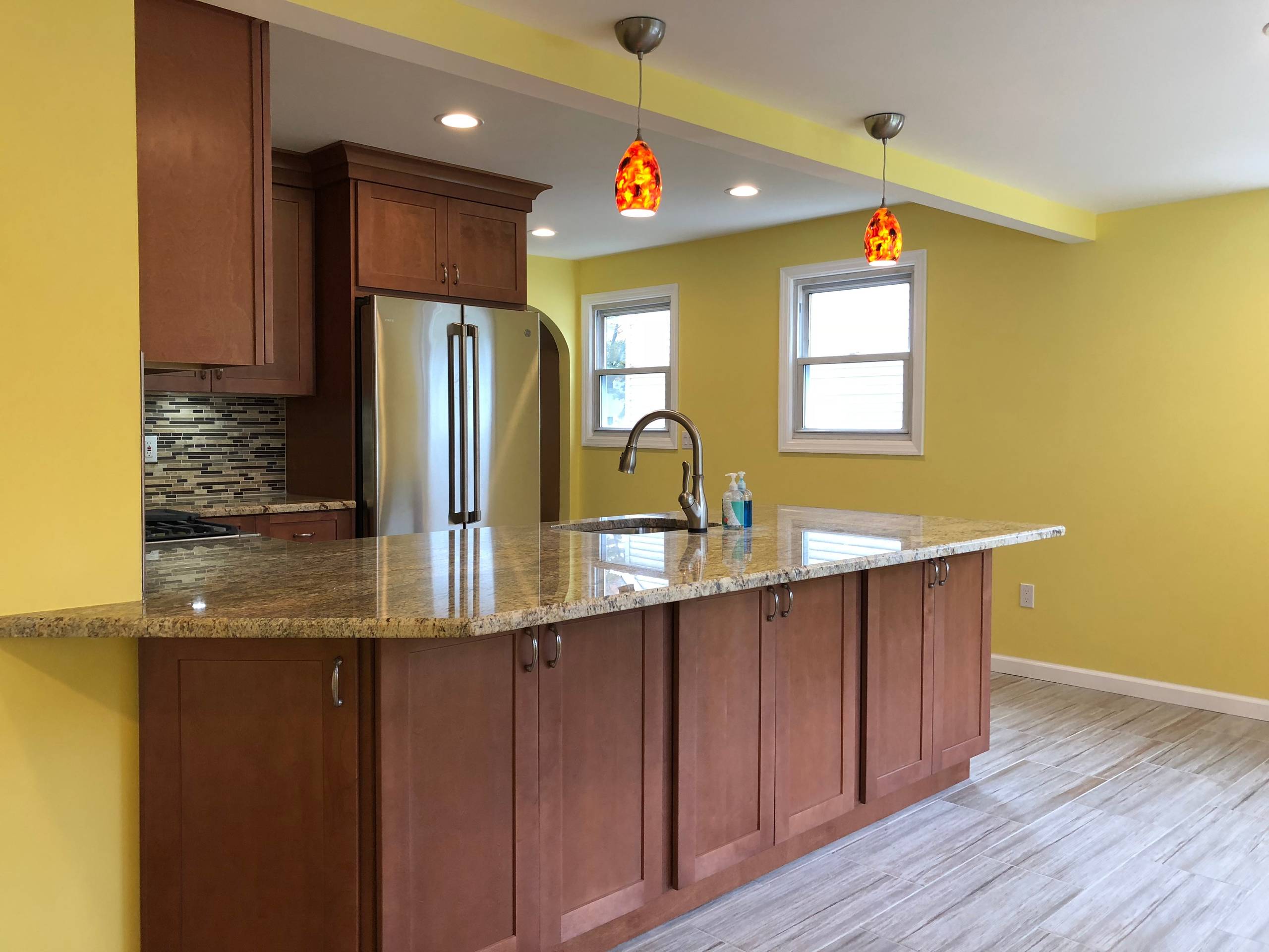 75 Beautiful Yellow Kitchen With Brown Cabinets Pictures Ideas June 2021 Houzz