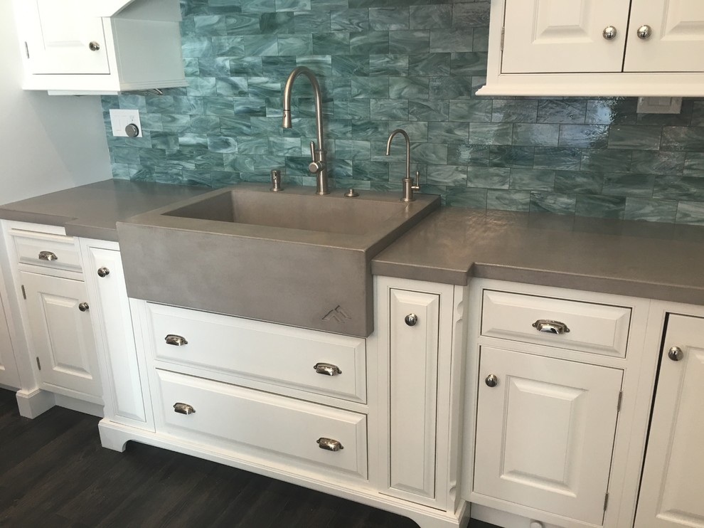 Kitchen Countertop of Concrete with a Farm Sink of concrete in Platinum