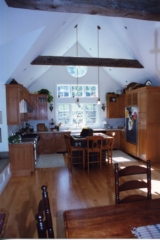 Eat-in kitchen - large traditional eat-in kitchen idea in New York with raised-panel cabinets and an island