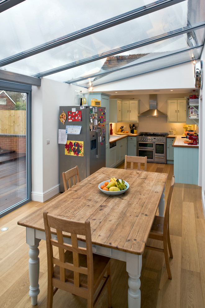 Eat-in kitchen - traditional u-shaped eat-in kitchen idea in Surrey with no island