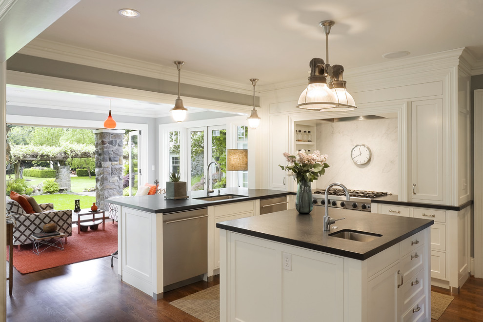 Example of a classic l-shaped kitchen design in Portland