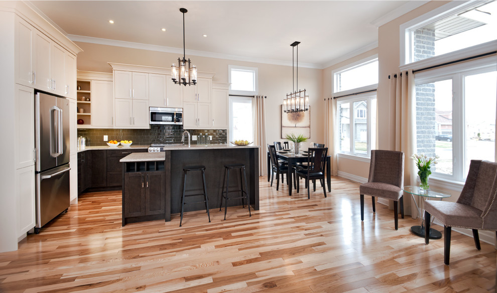 Inspiration for a contemporary kitchen remodel in Ottawa