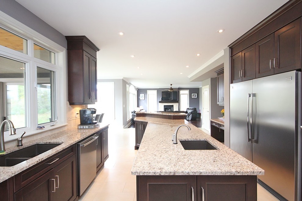 This is an example of a classic kitchen in Ottawa.