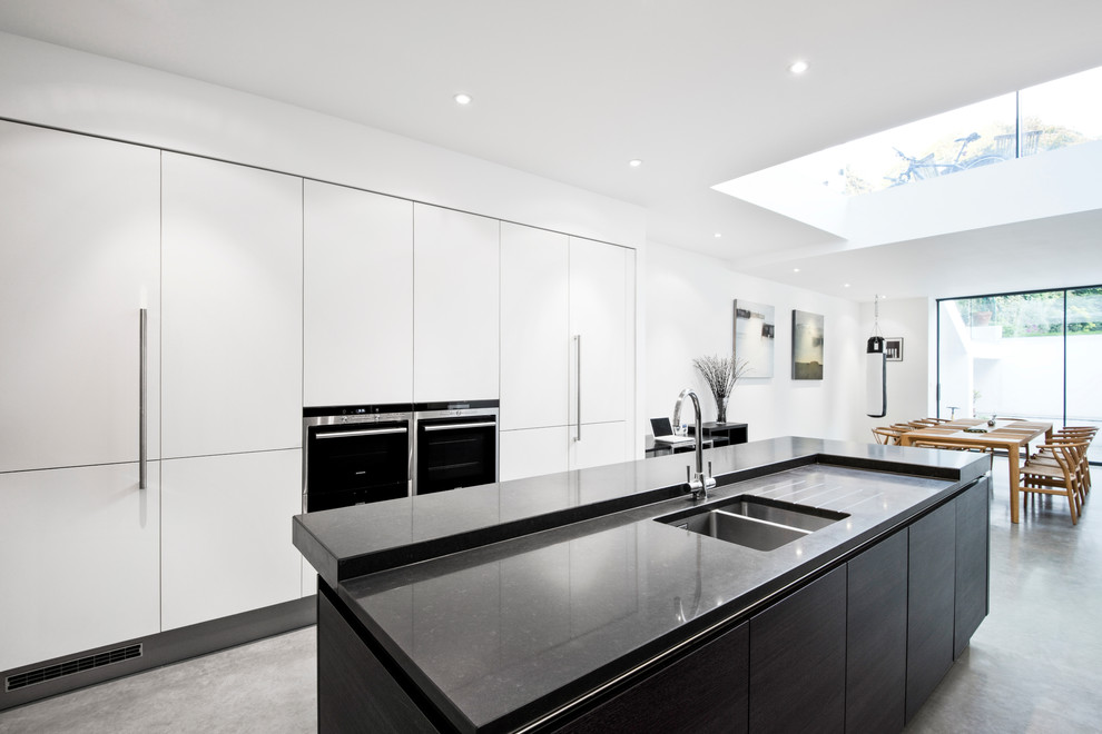 Inspiration for a contemporary kitchen remodel in London