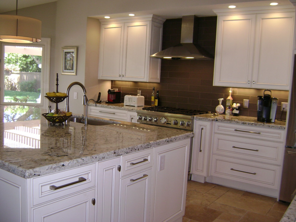 Kitchen - transitional kitchen idea in Orange County