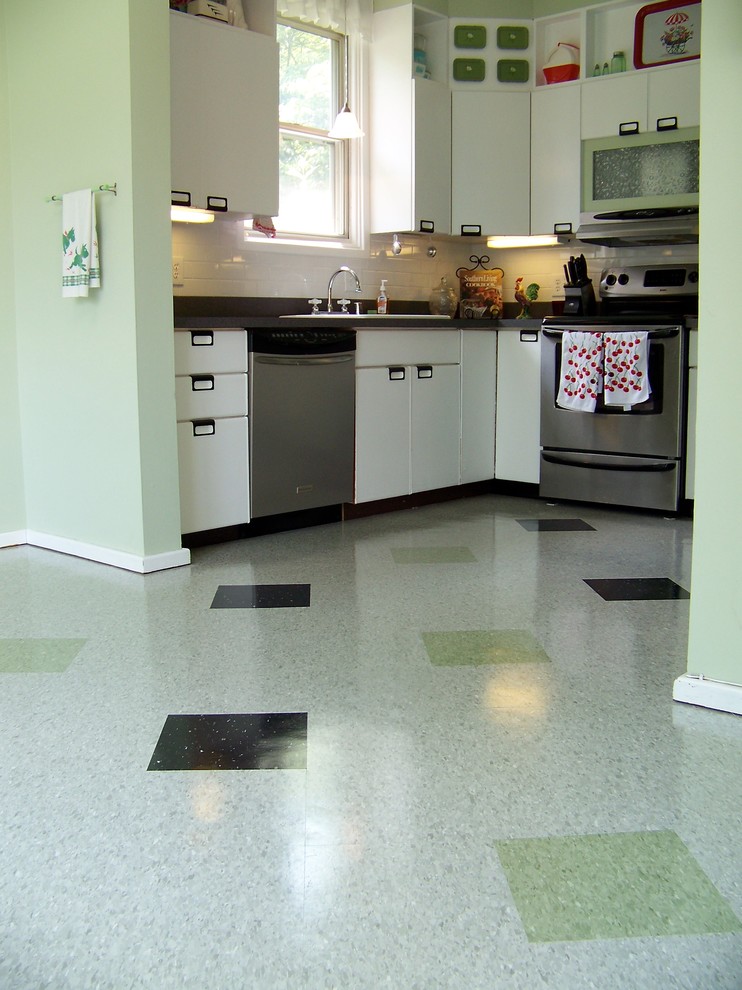 Inspiration for a modern kitchen remodel in Baltimore