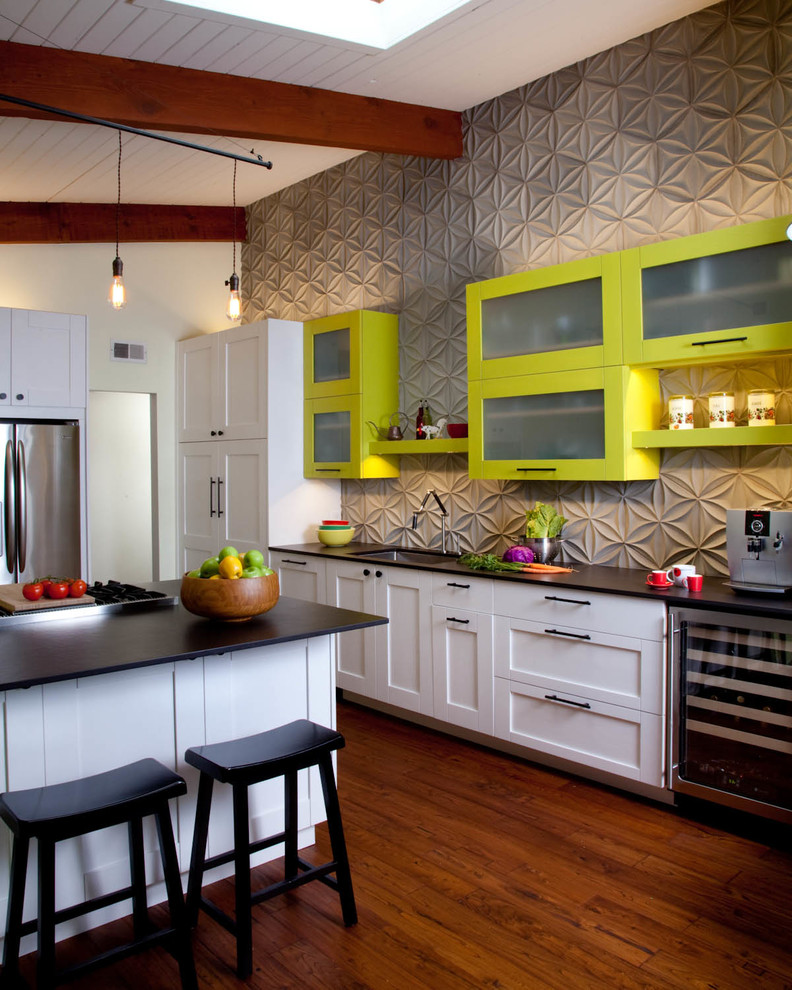 Example of a trendy dark wood floor kitchen design in San Diego with an undermount sink, shaker cabinets, green cabinets, gray backsplash, stainless steel appliances and an island