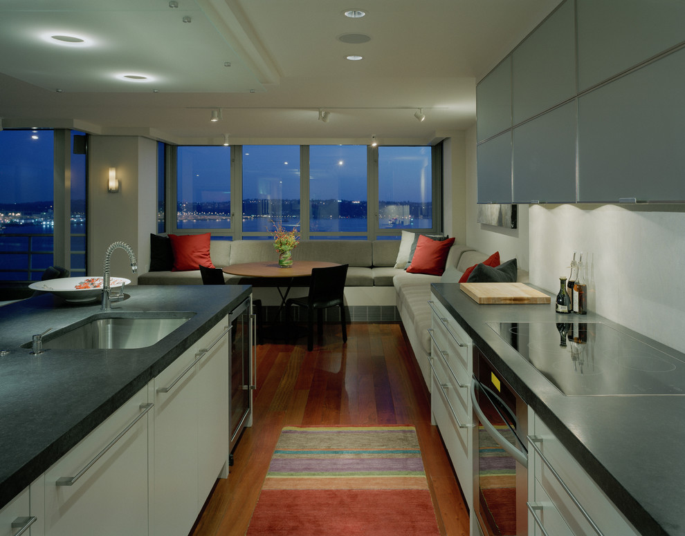Trendy kitchen photo in Seattle with an undermount sink