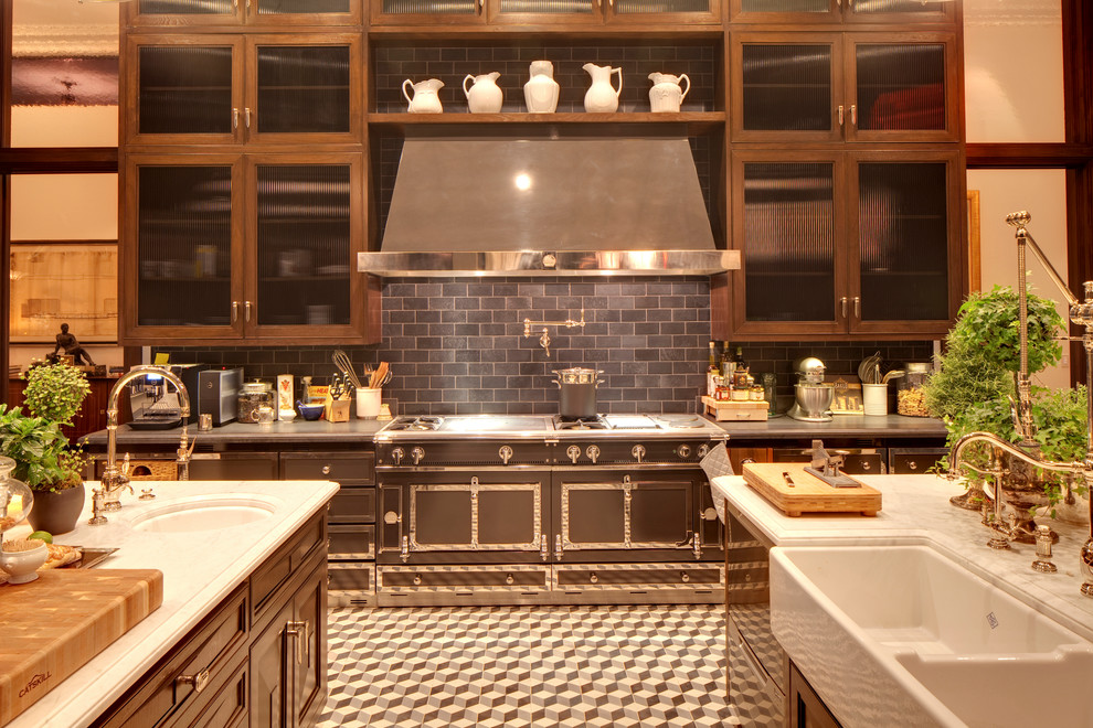 Example of a classic kitchen design in Los Angeles with a farmhouse sink
