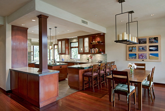 Inspiration for a traditional kitchen in Los Angeles.