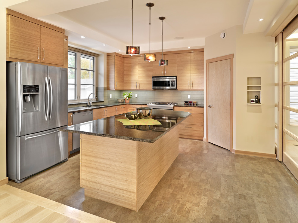 Moderne Wohnküche in L-Form mit Küchengeräten aus Edelstahl, Granit-Arbeitsplatte und Unterbauwaschbecken in Edmonton