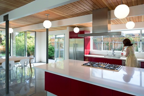 A Mid-Century Kitchen in Red