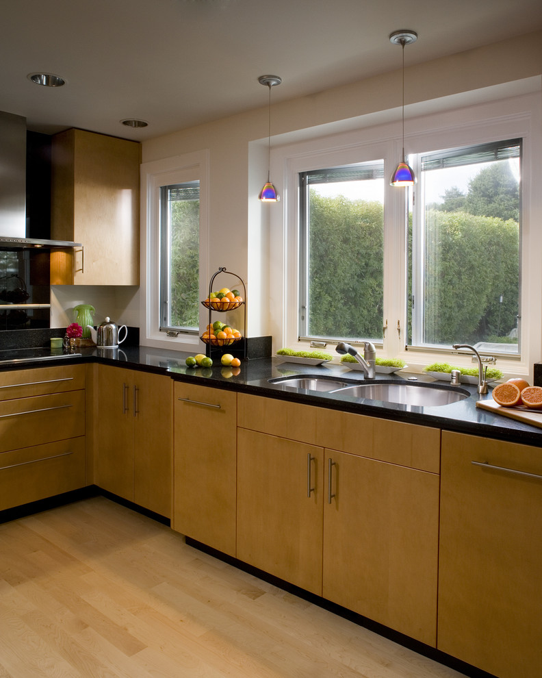 Exempel på ett modernt kök, med en dubbel diskho