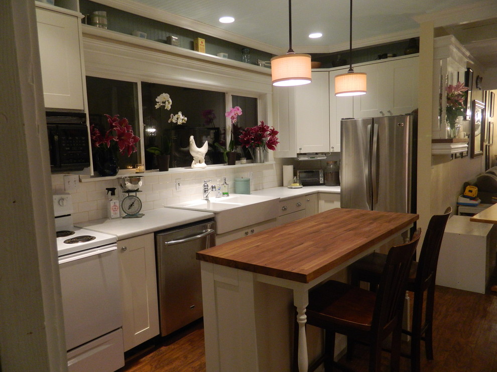 Elegant kitchen photo in Seattle