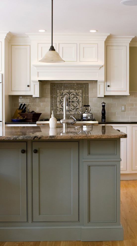 Kitchen Islands Traditional Kitchen Toronto by PRASADA