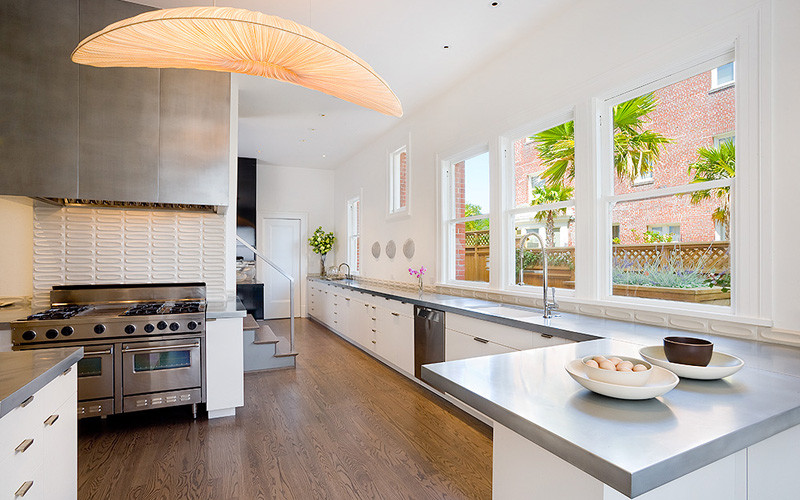Kitchen - modern kitchen idea in San Francisco